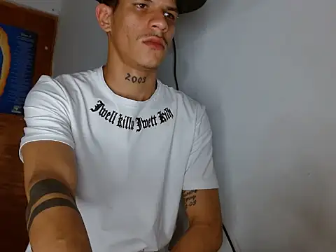 Snapshot of ethanchamo chatting on 03.15.26 ethanchamo online show from 03.15.26