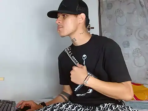 Snapshot of ethanchamo chatting on 03.16.26 ethanchamo online show from 03.16.26