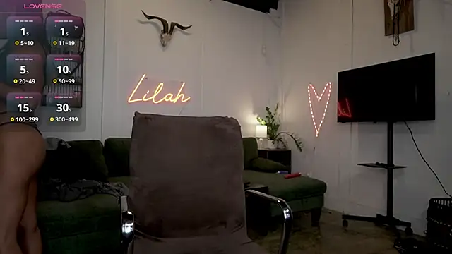 Snapshot of Lilah_Fit chatting on 06.19.26 Lilah Fit online show from 06.19.26