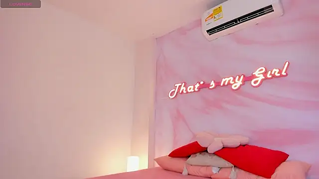 Snapshot of Adalyn_Cute chatting on 07.18.26 Adalyn Cute online show from 07.18.26