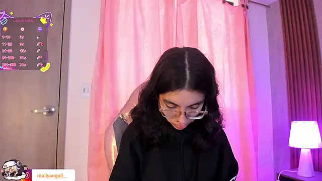 Molly A online show from 04.18.26