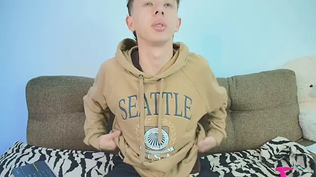 Snapshot of Daniel_Roy chatting on 05.19.26 Daniel Roy online show from 05.19.26