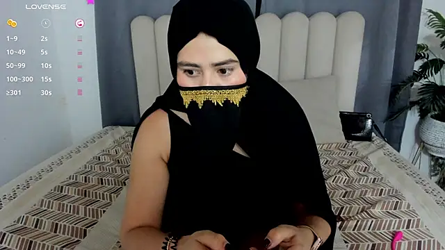 Snapshot of bahiya_aziz chatting on 05.05.26 bahiya aziz online show from 05.05.26