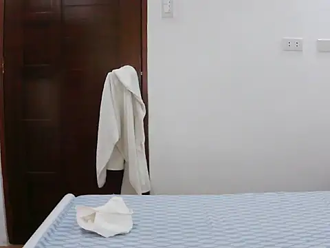 Snapshot of sexiesteyess chatting on 04.18.26 sexiesteyess online show from 04.18.26