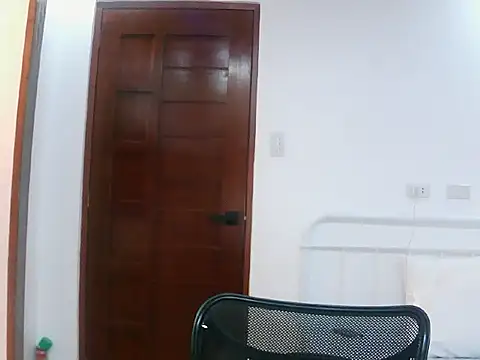 Snapshot of sexiesteyess chatting on 04.26.26 sexiesteyess online show from 04.26.26