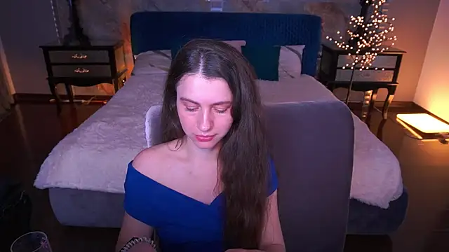 Snapshot of LittleJulii chatting on 05.17.26 LittleJulii online show from 05.17.26
