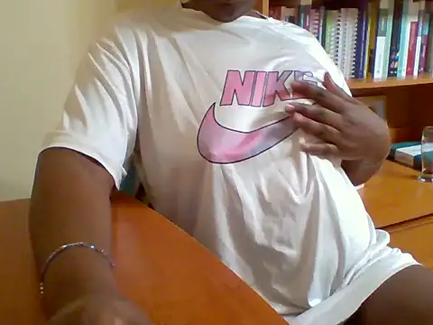 Snapshot of melaninebony2 chatting on 03.27.26 melaninebony2 online show from 03.27.26