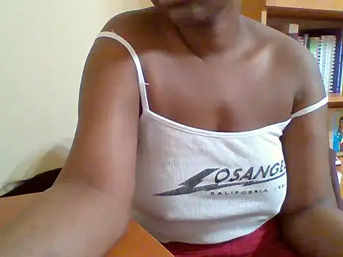 Snapshot of melaninebony2 chatting on 04.01.26 melaninebony2 online show from 04.01.26