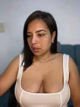 Snapshot of Kira33_ chatting on 03.11.26 Kira33 online show from 03.11.26