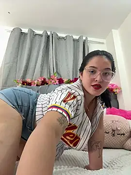 Snapshot of Isabella_Roses_ chatting on 07.06.26 Isabella Roses online show from 07.06.26