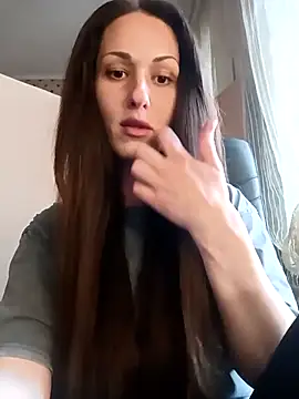 Snapshot of LunaCrystall chatting on 04.16.26 LunaCrystall online show from 04.16.26