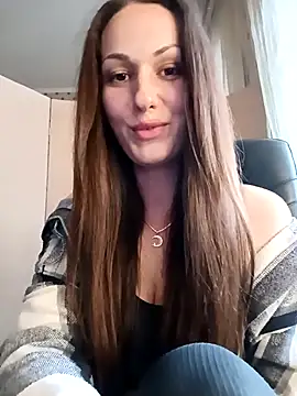 Snapshot of LunaCrystall chatting on 04.22.26 LunaCrystall online show from 04.22.26