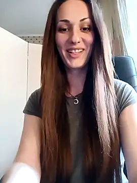 Snapshot of LunaCrystall chatting on 05.04.26 LunaCrystall online show from 05.04.26