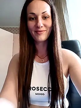Snapshot of LunaCrystall chatting on 05.08.26 LunaCrystall online show from 05.08.26