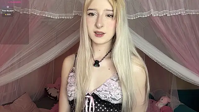 Snapshot of OnlyEva1 chatting on 06.10.26 OnlyEva1 online show from 06.10.26