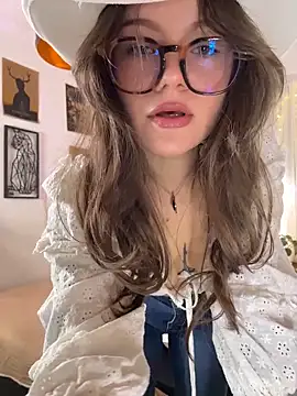 Snapshot of Tallulah_Kinky chatting on 04.21.26 Tallulah Kinky online show from 04.21.26