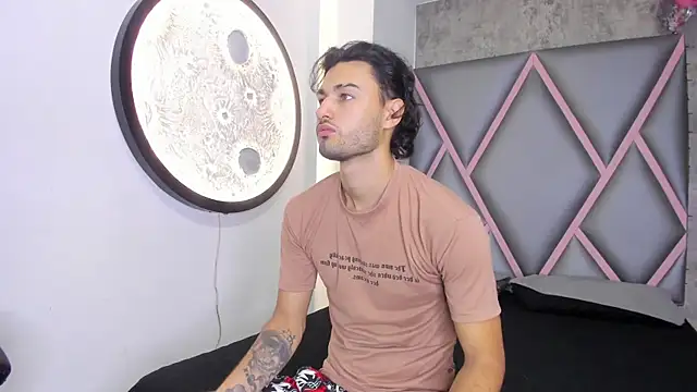 Wolf Kitty online show from 04.07.26