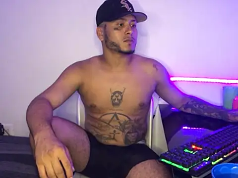 Snapshot of Crow_boss77 chatting on 04.15.26 Crow boss77 online show from 04.15.26