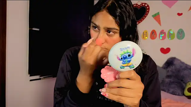 PaulaCutexs online show from 04.18.26