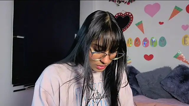 PaulaCutexs online show from 04.19.26