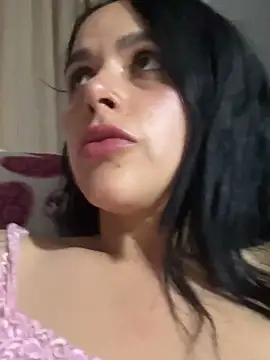 Snapshot of leila_moretti chatting on 04.05.26 leila moretti online show from 04.05.26