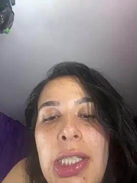 Snapshot of leila_moretti chatting on 04.25.26 leila moretti online show from 04.25.26
