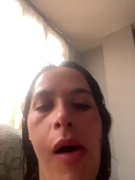 Snapshot of leila_moretti chatting on 04.27.26 leila moretti online show from 04.27.26