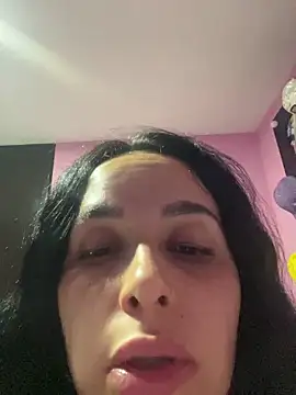 Snapshot of leila_moretti chatting on 04.28.26 leila moretti online show from 04.28.26