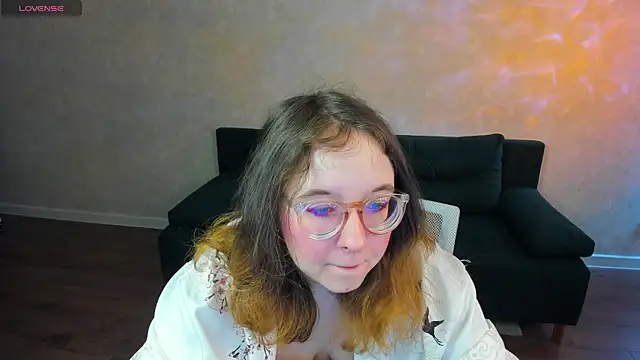 Snapshot of Aleks-caster chatting on 04.16.26 Aleks-caster online show from 04.16.26