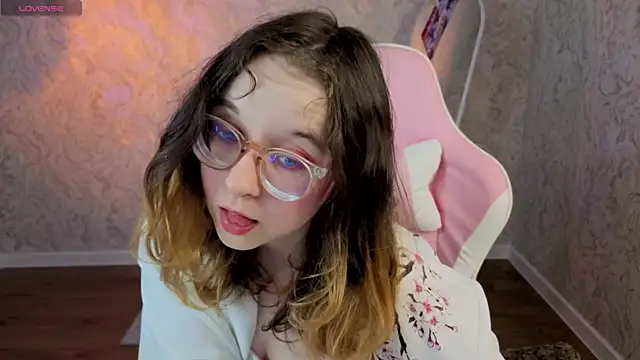 Snapshot of Aleks-caster chatting on 04.22.26 Aleks-caster online show from 04.22.26