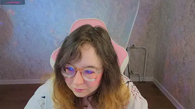Snapshot of Aleks-caster chatting on 04.23.26 Aleks-caster online show from 04.23.26
