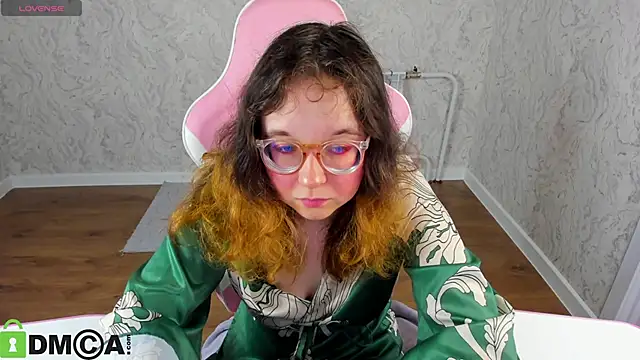 Snapshot of Aleks-caster chatting on 05.10.26 Aleks-caster online show from 05.10.26