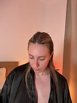 Snapshot of EvaRyen_ chatting on 05.19.26 EvaRyen online show from 05.19.26