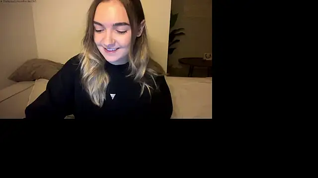 Snapshot of RoxyWet chatting on 06.05.26 RoxyWet online show from 06.05.26