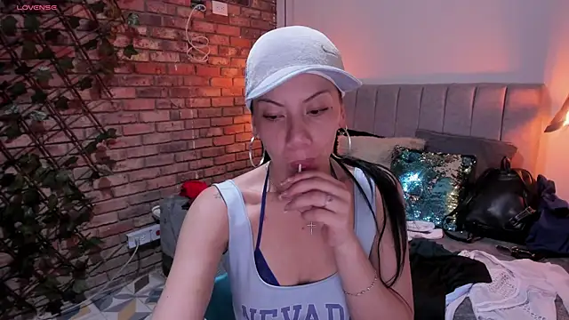 Abril Fox   online show from 04.25.26