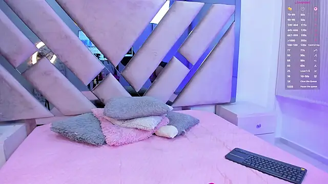 Zoe Evaanss  online show from 04.28.26