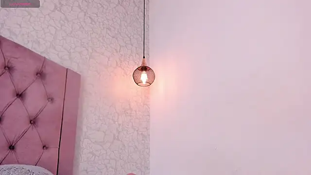 saraa joness  online show from 04.07.26