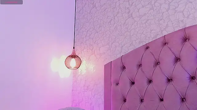 saraa joness  online show from 04.19.26