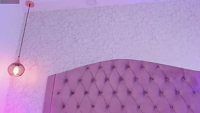 saraa joness  online show from 04.27.26