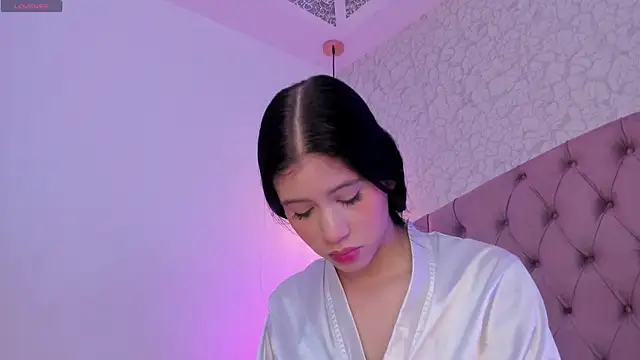 Snapshot of saraa_joness_ chatting on 04.30.26 saraa joness online show from 04.30.26