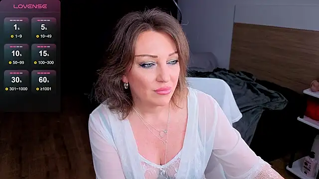 Snapshot of Sirena_Fly chatting on 04.15.26 Sirena Fly online show from 04.15.26