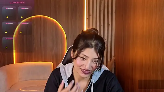 Snapshot of Lia_queen_tx chatting on 05.05.26 Lia queen tx online show from 05.05.26