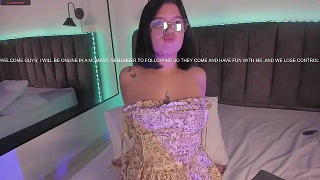 selena  smith1 online show from 04.14.26