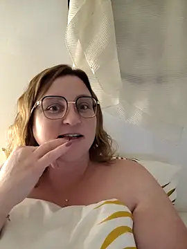 Snapshot of duotroublant chatting on 05.20.26 duotroublant online show from 05.20.26