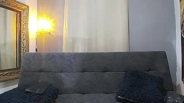 Snapshot of issi_belle__ chatting on 03.25.26 issi belle online show from 03.25.26