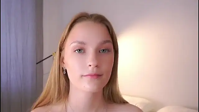 Snapshot of HellenSlavis chatting on 03.13.26 HellenSlavis online show from 03.13.26