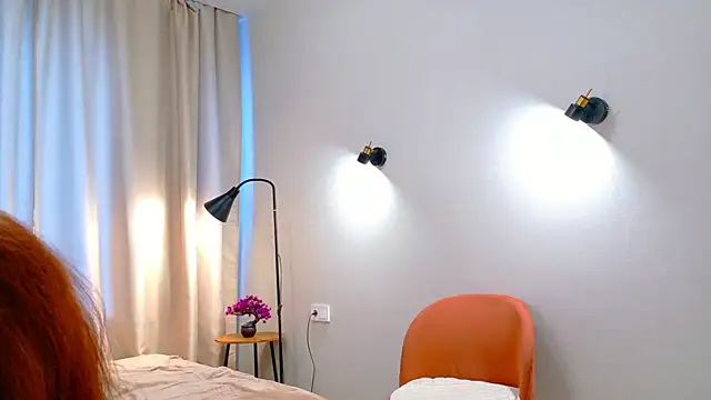 Snapshot of HoneyPetite chatting on 04.11.26 HoneyPetite online show from 04.11.26