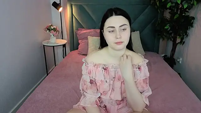 NoraLumi online show from 04.02.26