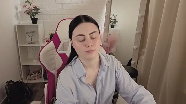 NoraLumi online show from 04.13.26