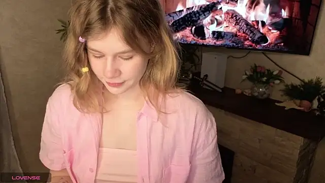Snapshot of AureliaAngel chatting on 05.29.26 AureliaAngel online show from 05.29.26
